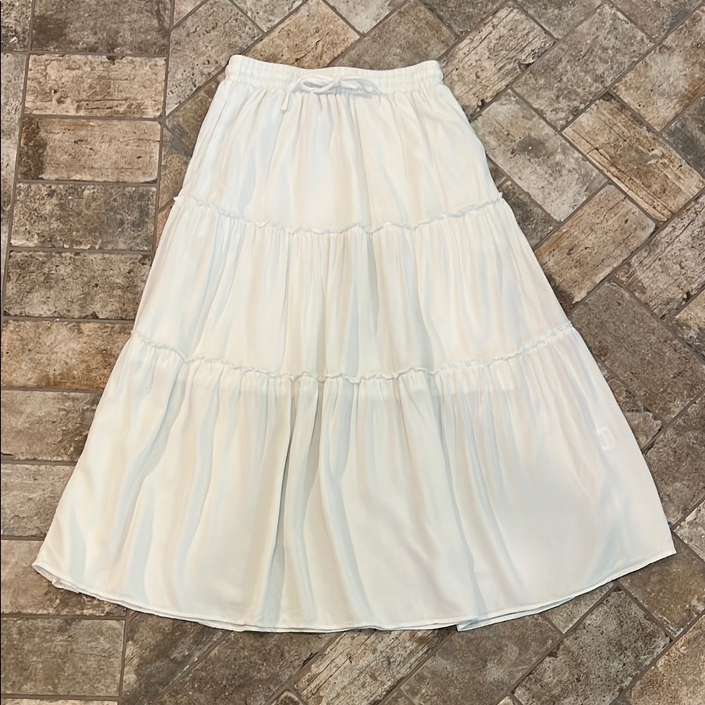 Like new!  Size XS white boho Maxi A-line Tiered Skirt resort